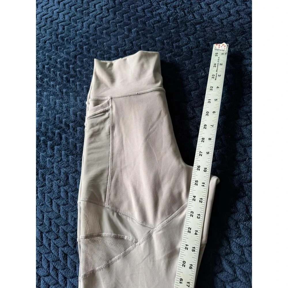 Lululemon Women's Forget The Sweat Tight Mesh Insert Pockets‎ Size 8